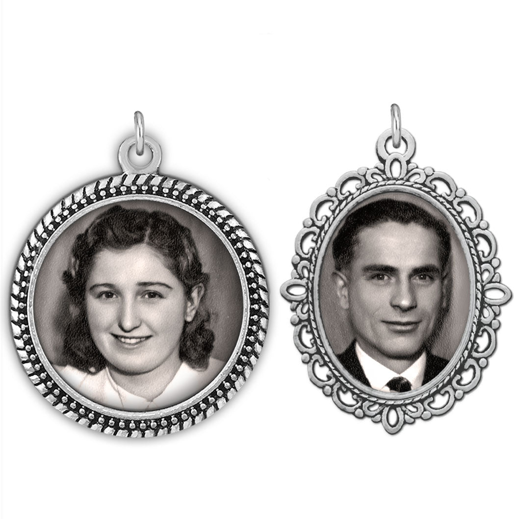 Set of 2 silver wedding bouquet photo charms in vintage style. It includes one oval frame and one circle frame. The frames are blank for adding your own photos.